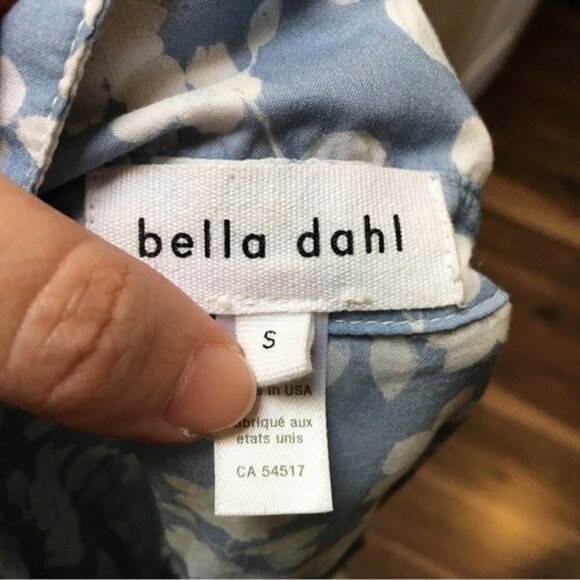 BELLA Dahl Blue White Floral Button Up Hipster Blouse Sz S - Picture 4 of 7